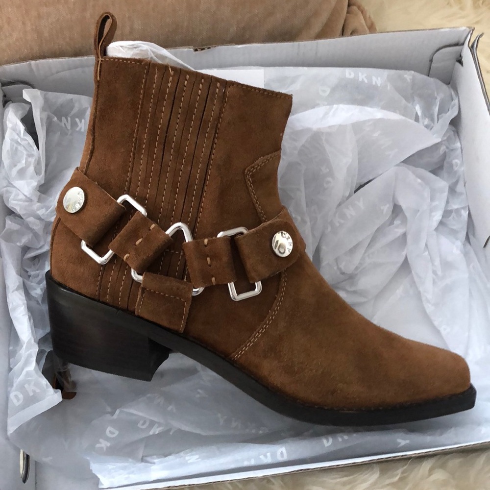 DKNY genuine oiled suede Mina- Western Bootie. -latte size 7. New